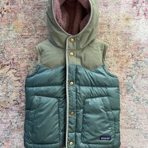 Patagonia‎ Girls' Reversible Bivy Hoody Vest, Green / Pink (Sz: XS 5-6)